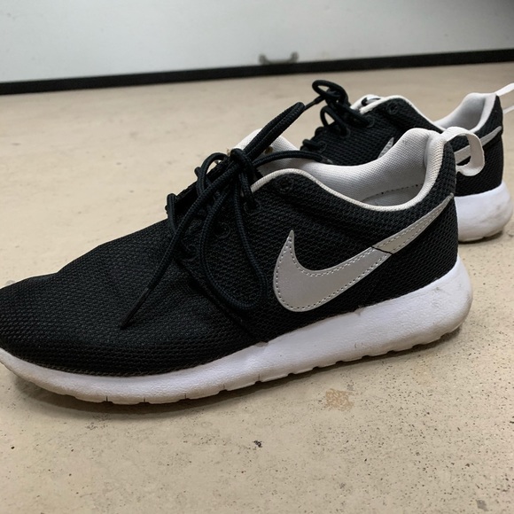 Nike Roshe One - Picture 2 of 4